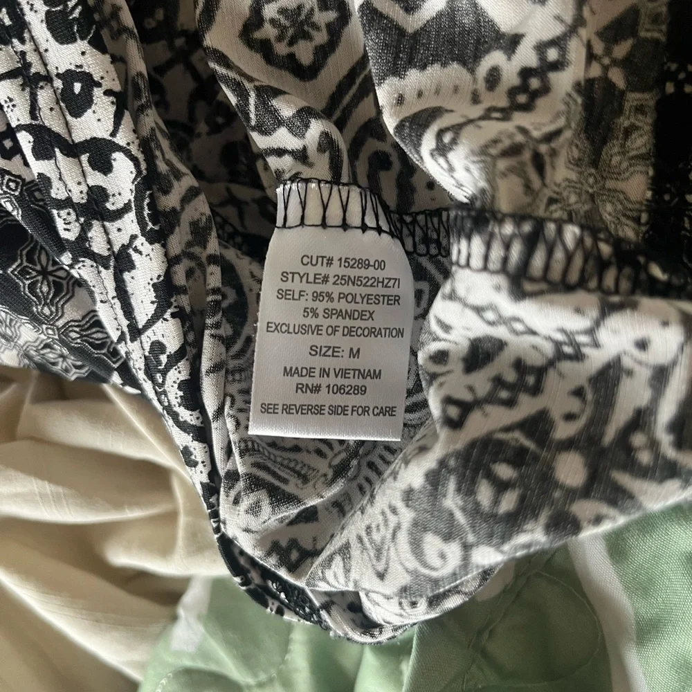 Black and White Patterned Dress - Picture 8 of 9